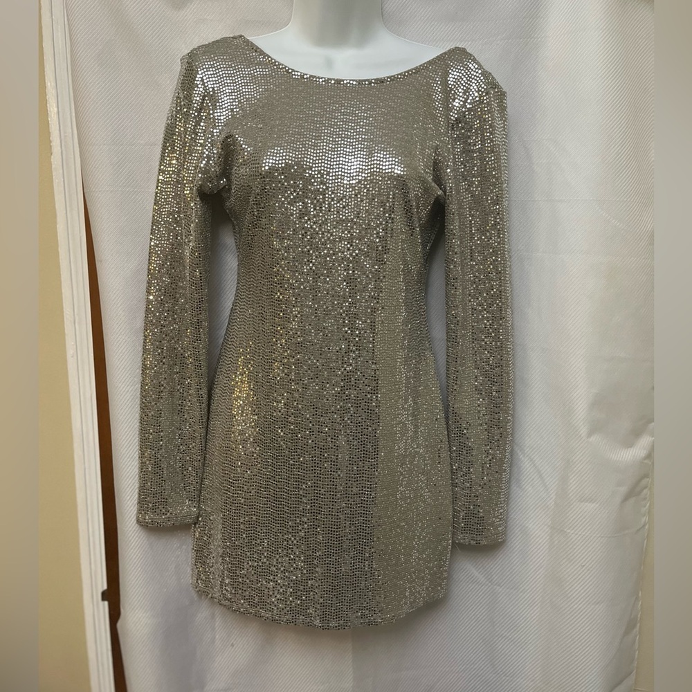 Jump Silver Long Sleeve Sequin Dress with scoop back. Fitted NWOT. M